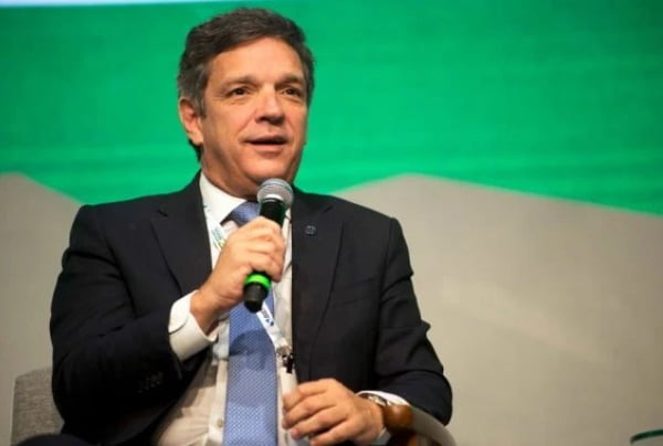 Caio Mario Paes de Andrade, cotado para o comando da Petrobras. Ele tem pele clara, cabelos grisalhos e olhos escuros - Metrópoles