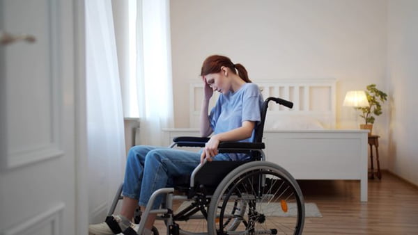 Red-haired woman sitting in a wheelchair - Metropolis