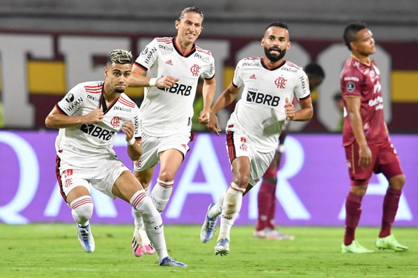 Andreas Pereira marca gol pelo Flamengo