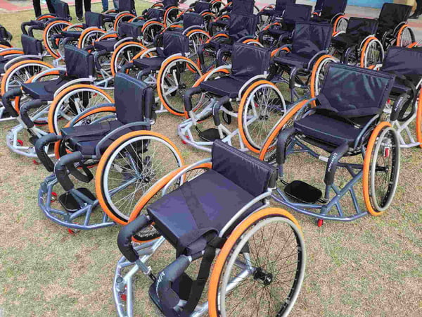 Cadeiras de rodas adaptadas para esportes