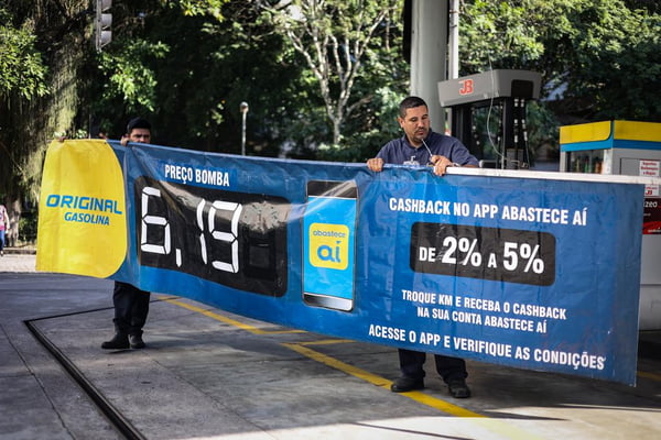 Fiscalização em posto de gasolina no RJ após redução do ICMS- Aline Massuca