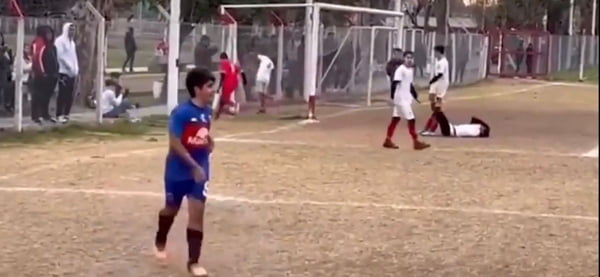 Neto de Maradona e afilhado de Messi, filho de Aguero faz golaço; veja