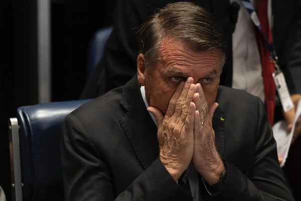 Bolsonaro cobra apoio do Podemos para rifar candidato ao Senado no PR