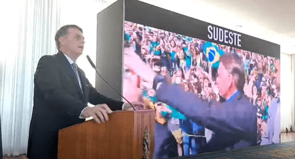 Jair Bolsonaro no Alvorada em discurso a embaixadores