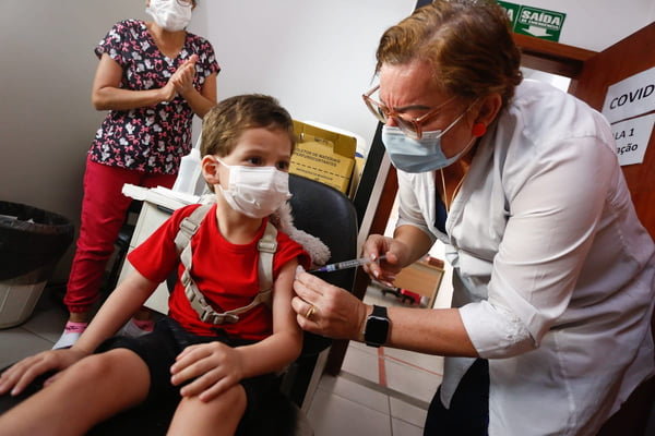 vacinação de crianças em goiânia - Metrópoles
