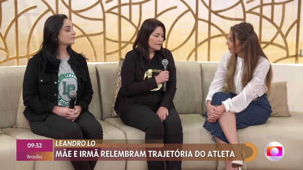 Patrícia Poeta entrevistando a mãe e a irmã de Leandro Lo