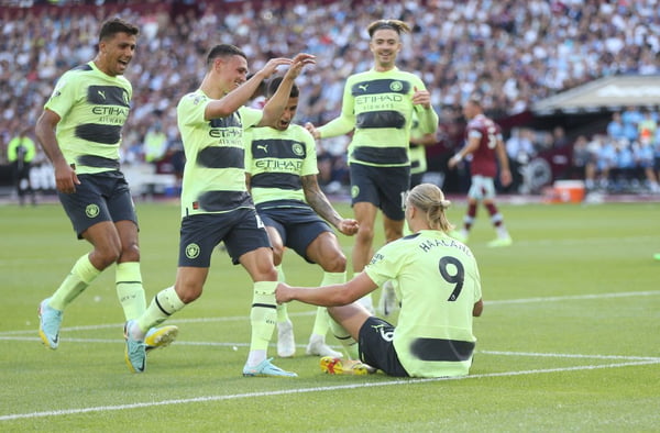 Manchester City comemora gol em jogo da Premier League - Metrópoles