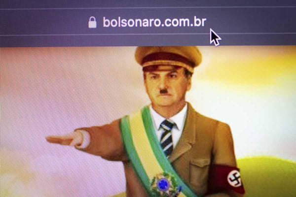 mulher visualiza o site bolsonaro.com.br com imagens do presidente jais bolsonaro hitler capeta apocalipse