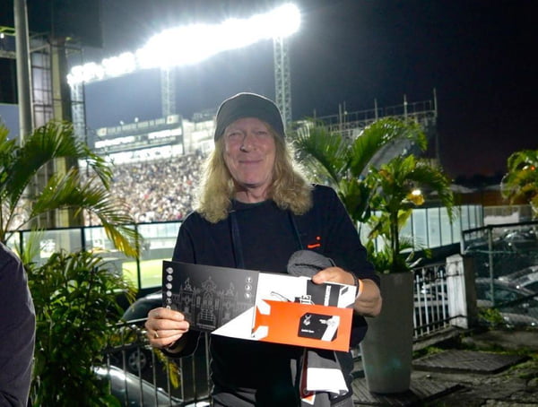 Guitarrista Janick Gers, do Iron Maiden, vira sócio do Vasco