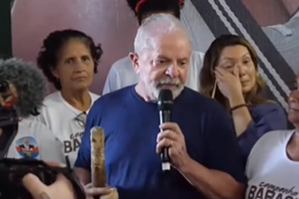 “O que Bolsonaro fez aqui a não ser oferecer arma?”, diz Lula no MA