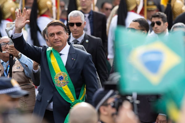 ****Foto-presidente-bolsonaro-chegando-à-esplanada (2)
