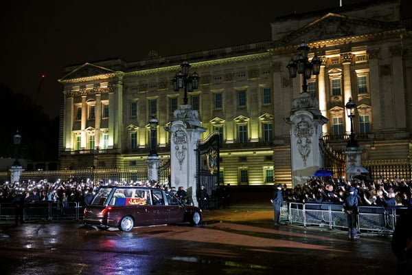 Queen Elizabeth II’s Coffin Is Transferred To London