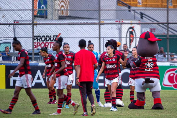 Time feminino do Flamengo vence jogo por 34 x 0
