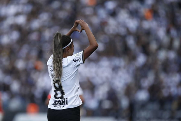 Foto colorida do futebol feminino do Corinthians