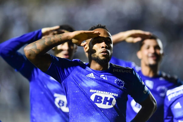 Cruzeiro vence mais uma na Série B