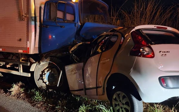 Motorista de 36 anos morre em colisão frontal com caminhão na BR-080