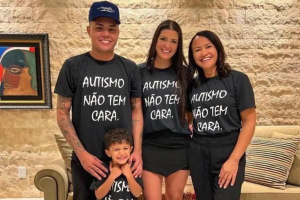 Felipe Araújo reúne ex, mãe e filho para conscientização sobre autismo