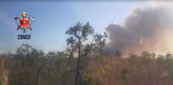 Bombeiros retomam combate a incêndio no Parque Nacional de Brasília nesta 6ª