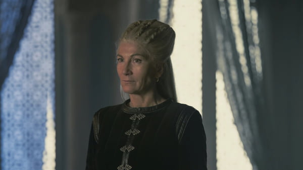 Personagem Rhaenys Targaryen (Eve Best) no seriado da HBO "A Casa do Dragão" - Metrópoles