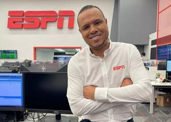 Luís Fabiano na redação da ESPN - Metrópoles