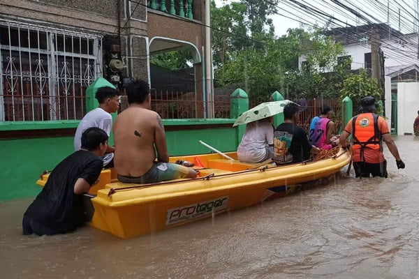 Tempestade nas Filipinas causa inundações e deslizamentos de terra