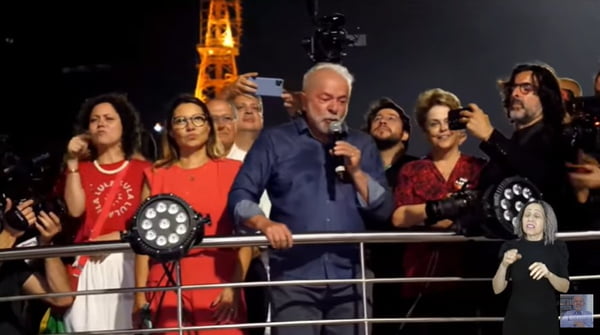 Lula em discurso na Paulista