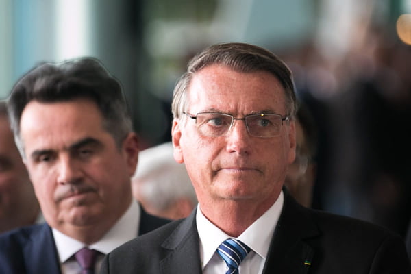 Cercado por ministros e aliados, Jair Bolsonaro faz pronunciamento aos brasileiros após derrota nas eleições, no Palácio do Planalto - Metrópoles - Metrópoles
