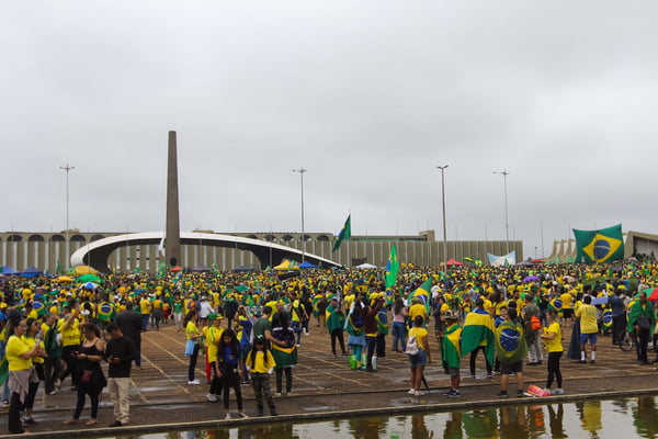 Foto-apoiadores-de-bolsonaro-manifestando-se