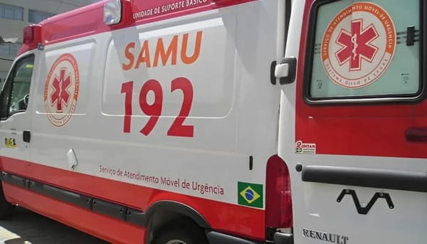 imagem colorida mostra ambulancia do samu - Metrópoles