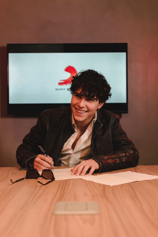 Igor Jansen assina contrato com gravadora Sony Music