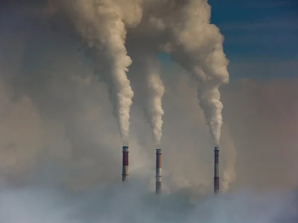 Imagem colorida de emissão de gás poluente na atmosfera - Metrópoles