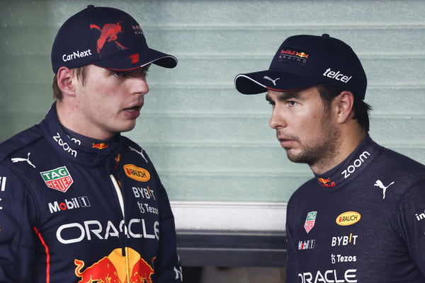 Max Verstappen e Sergio Pérez no GP de Abu Dhabi - Metrópoles