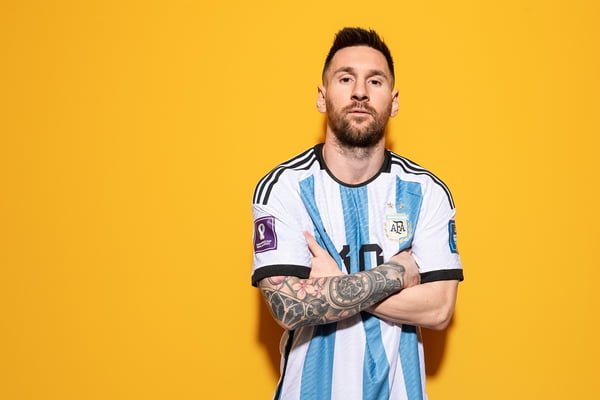 Lionel Messi posa para fotos oficiais no Catar - Metrópoles