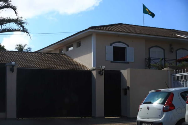 QG do golpe: casa que serviu de comitê de Jair Bolsonaro vira escritório para discutir estratégia contra eleições