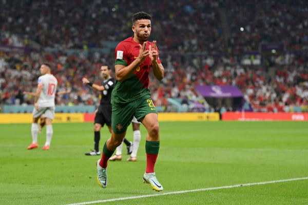 Jogador Gonçalo Ramos, de Portugal, comemora gol na Copa do Mundo - Metrópoles
