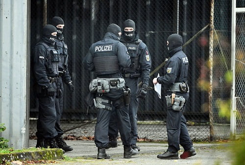 policiais reunidos na alemanha - Metrópoles