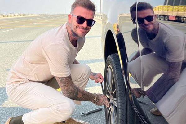 Beckham troca pneu do carro no Catar: "Não estou vestido para ocasião" - Metrópoles