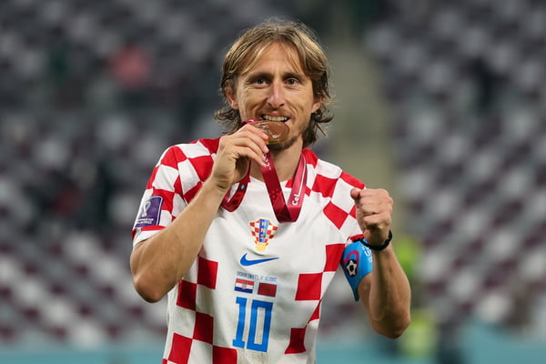 Modric comemora a medalha de bronze na Copa do Mundo de 2022