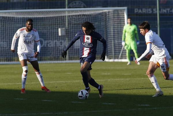 Irmão de Mbappé estreia no time profissional do PSG aos 15 anos - Metrópoles