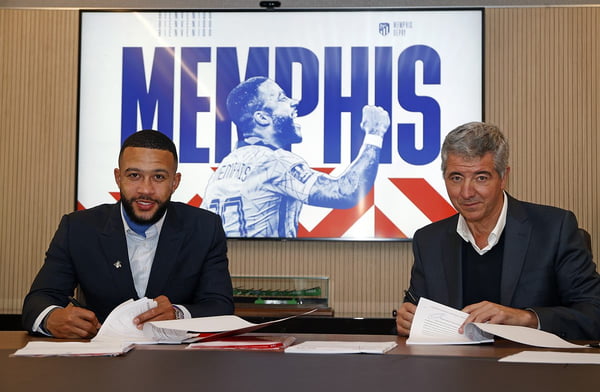 Memphis Depay assina contrato com o Atletico de Madrid