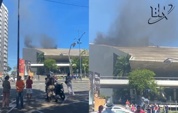 Foto colorida do incêndio que atingiu o prédio do Teatro Castro Alves (BA) - Metrópoles