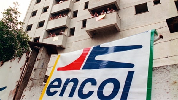 imagem colorida mostra fachada com marca da Encol, construtora goiana que faliu na década de 1990 - Metrópoles
