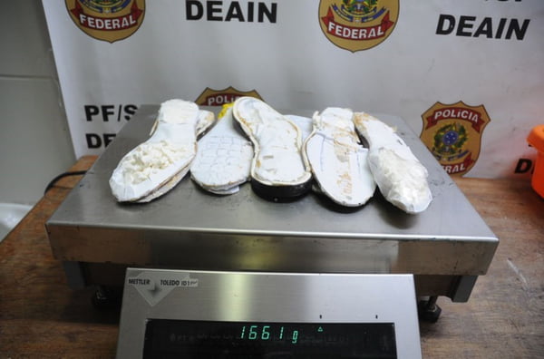 Cocaína apreendida no sapato no Aeroporto Internacional de SP, em Guarulhos