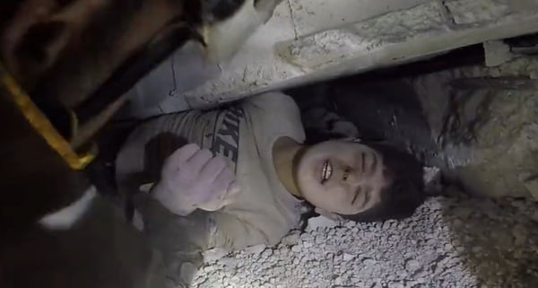 Resgate de criança na Síria