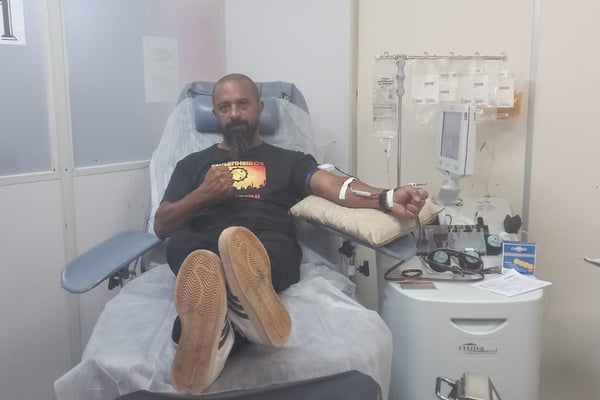 Uma vida que vale por mil: homem completa 100 doações de sangue no DF