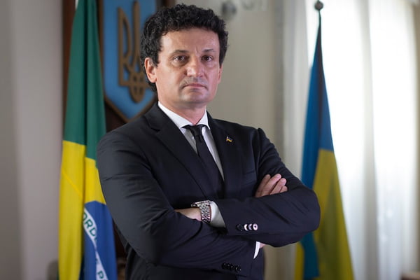 Foto colorida do O encarregado de negócios da Embaixada da Ucrânia no Brasil, Anatoliy Tkach