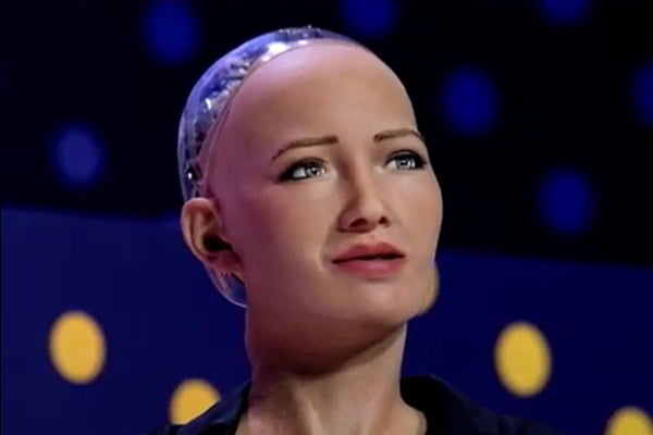 Imagem colorida mostra a cabeça de Robôs humanoides - Metrópoles