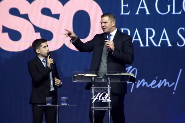 Pastor dos EUA, David Eldridge fez discurso de ódio em evento evangélico no DF, contra gays, lésbicas, trans e até quem usa calça apertada