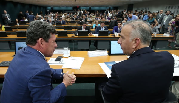 Os deputados Reginaldo Lopes e Aguinaldo Ribeiro na primeira audiência aberta do GT da Reforma Tributária na Câmara