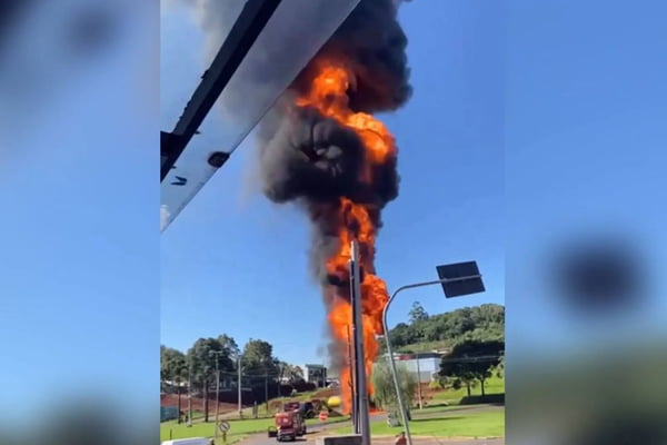 Caminhão-tanque explode após incêndio na BR-282 em SC - Metrópoles